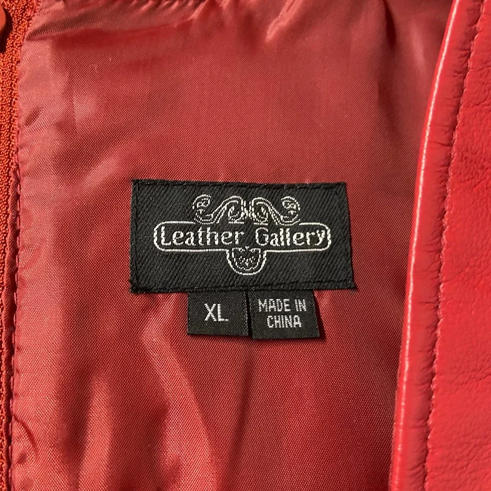 Leather Gallery Vest Leather Fringe Biker Women's Size XL Worn Once Red Studded - Picture 6 of 7